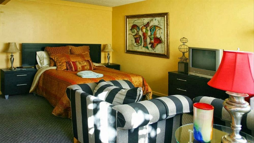Triangle Inn Clothing Optional Resort For Men Palm Springs Exterior photo